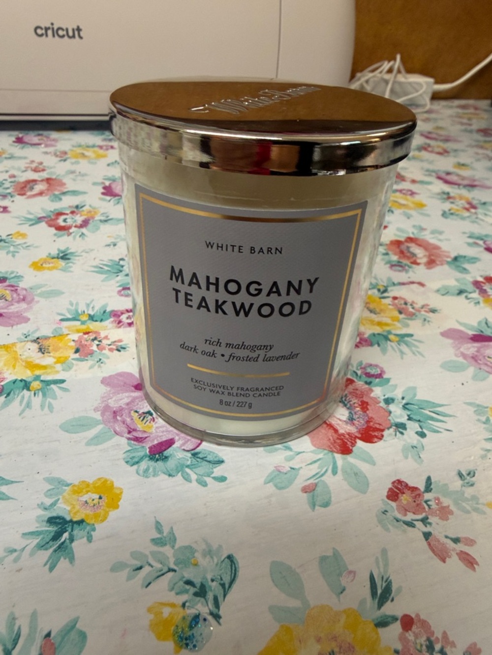 White Barn Mahogany teakwood single wick candle